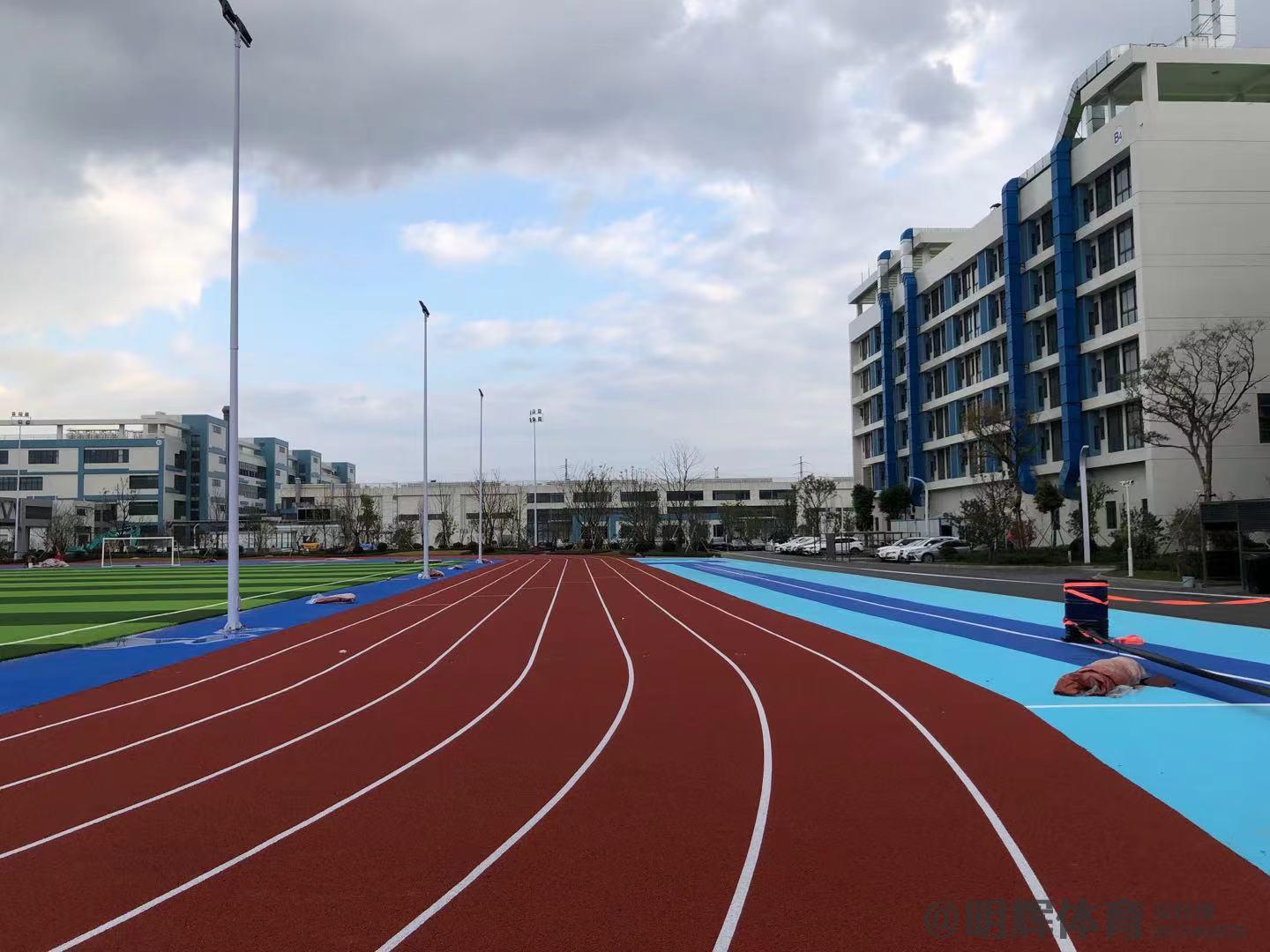 联系我们透气型塑胶跑道的价格是多少